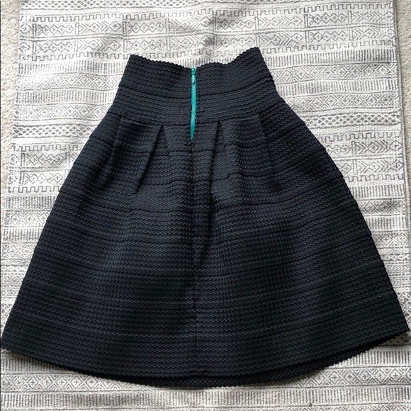 Black skirt - Picture 1 of 4